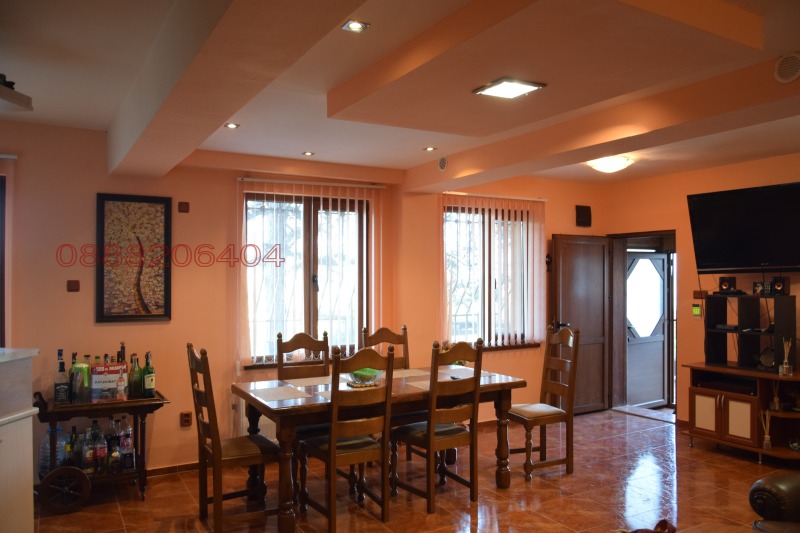 Продава ВИЛА, гр. Айтос, област Бургас, снимка 2 - Вили - 52782160