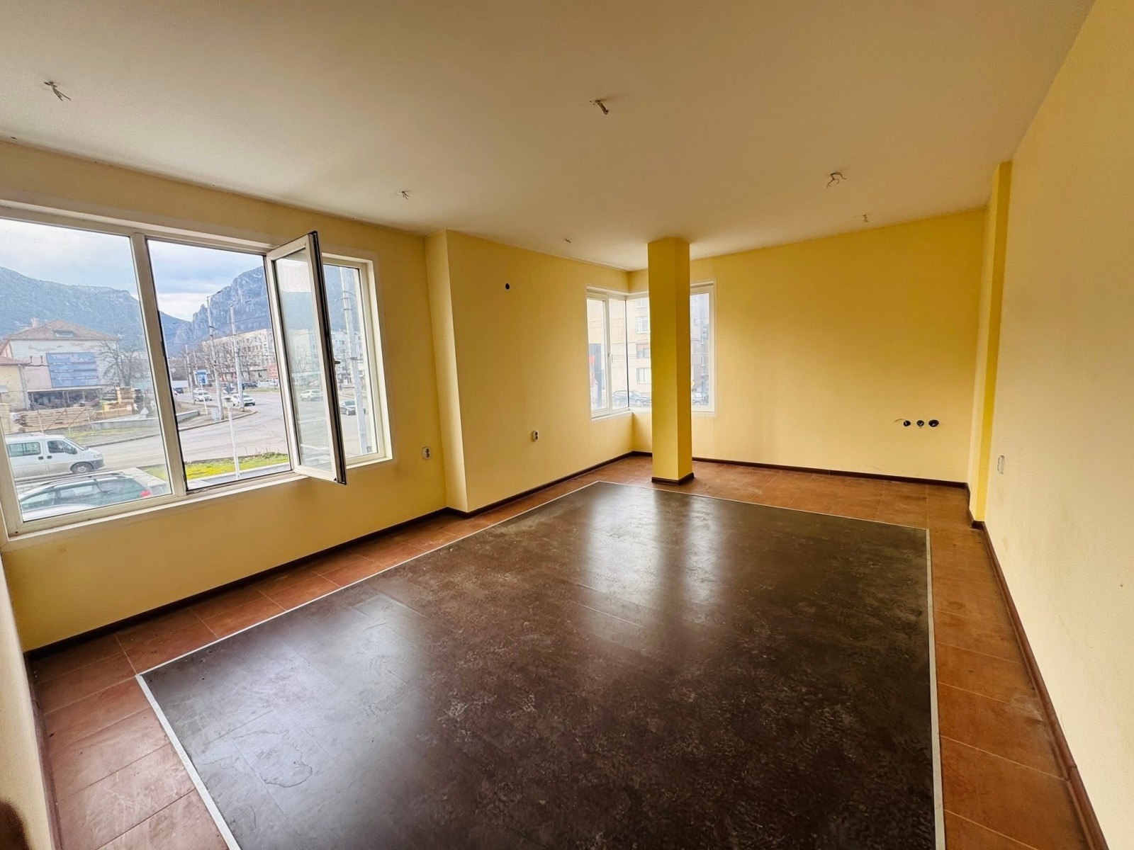 Продава 2-СТАЕН, гр. Враца, Промишлена зона, снимка 2 - Апартаменти - 53802467