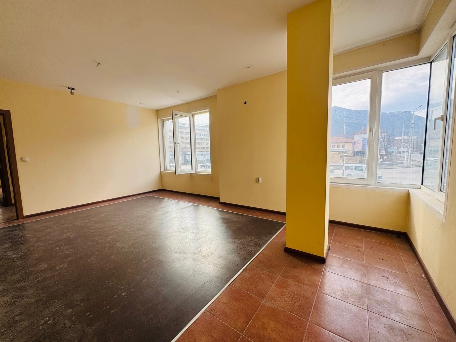 Продава 2-СТАЕН, гр. Враца, Промишлена зона, снимка 3 - Апартаменти - 53802467