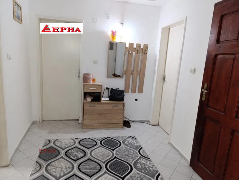 Продава  3-стаен град Хасково , Любен Каравелов , 120 кв.м | 87284878 - изображение [2]