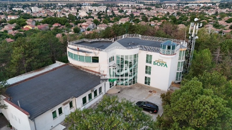 Продава ХОТЕЛ, гр. Павликени, област Велико Търново