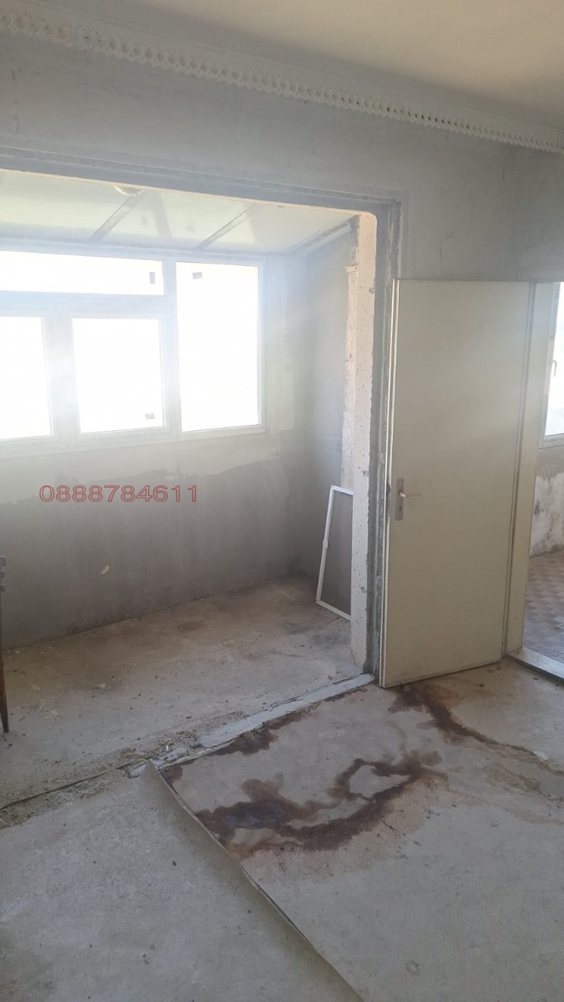 Продава МНОГОСТАЕН, гр. Добрич, Дружба 4, снимка 2 - Апартаменти - 52782461