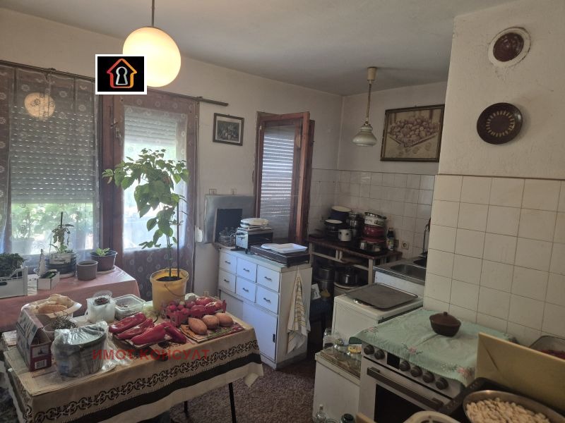 Продава ЕТАЖ ОТ КЪЩА, гр. Враца, Подбалканска, снимка 6 - Етаж от къща - 56016856