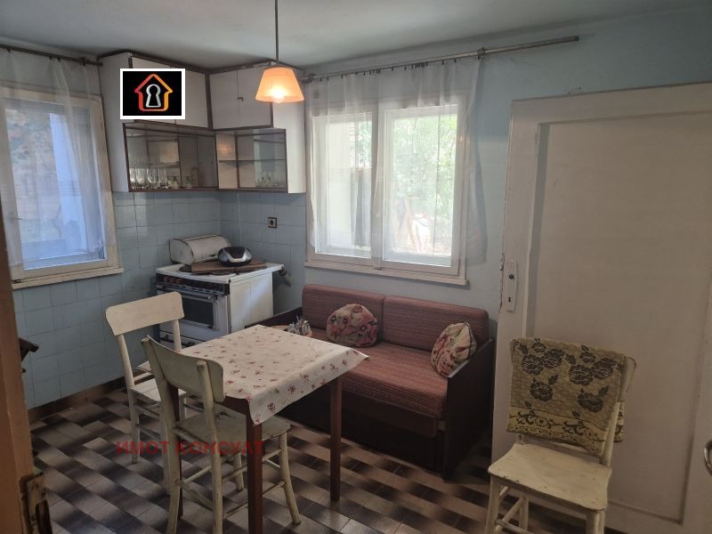 Продава ЕТАЖ ОТ КЪЩА, гр. Враца, Подбалканска, снимка 8 - Етаж от къща - 56016856