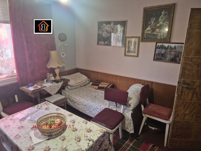 Продава ЕТАЖ ОТ КЪЩА, гр. Враца, Подбалканска, снимка 2 - Етаж от къща - 56016856