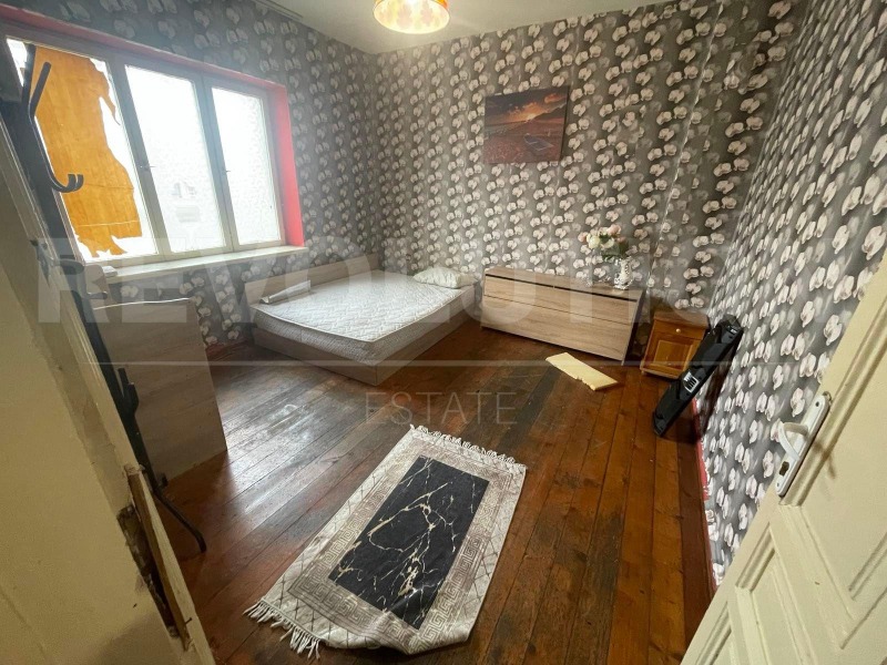 Продава КЪЩА в град София, Център - 300 кв.м / 599 000 € » 1 171 542.17 лв., РЕВОЛЮШЪН ЕСТЕЙТ