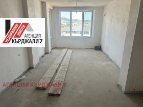 2 dormitoare Vâzrojdenți, Cârdjali