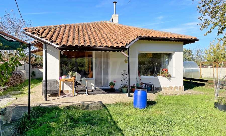 Продава КЪЩА, с. Царичино, област Добрич