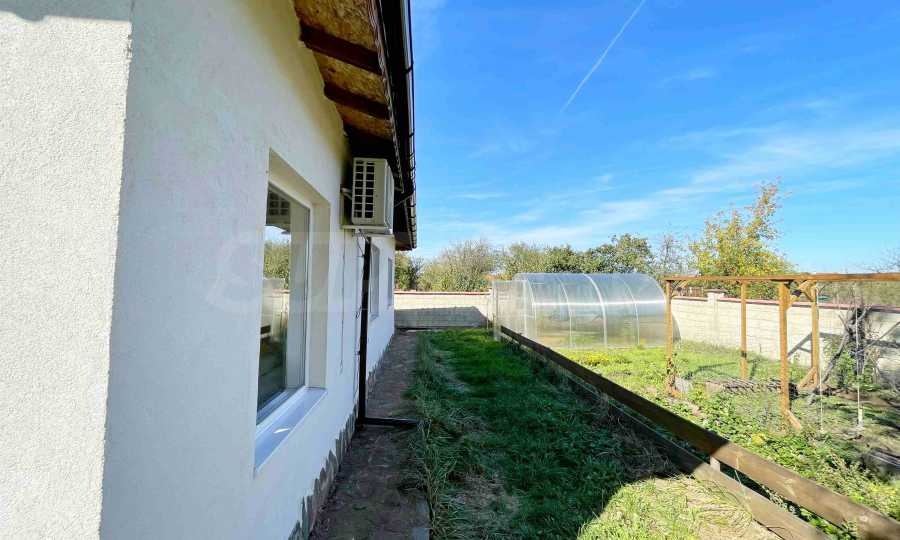 Продава КЪЩА, с. Царичино, област Добрич, снимка 7 - Къщи - 54051379