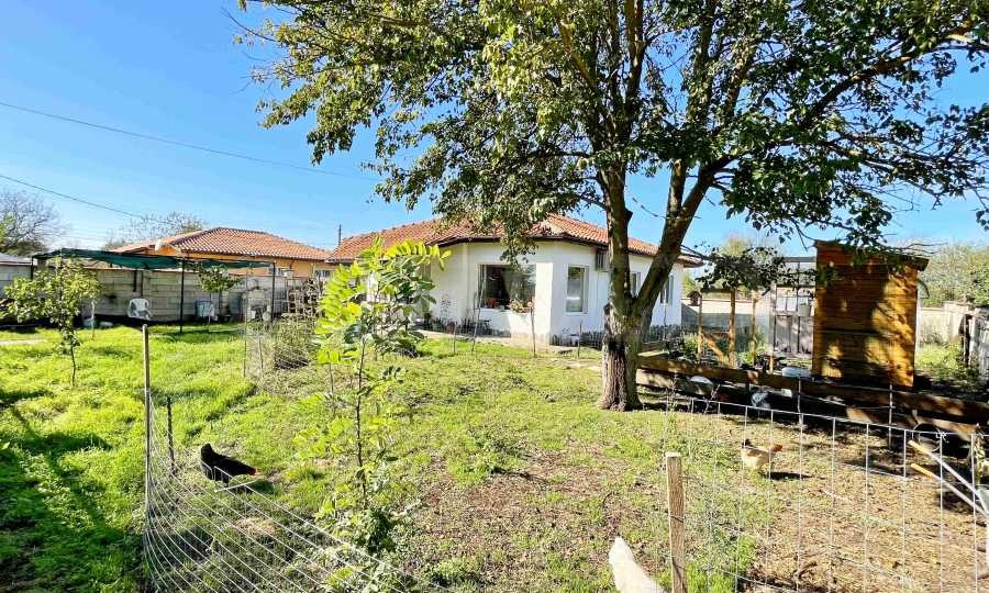 Продава КЪЩА, с. Царичино, област Добрич, снимка 9 - Къщи - 54051379