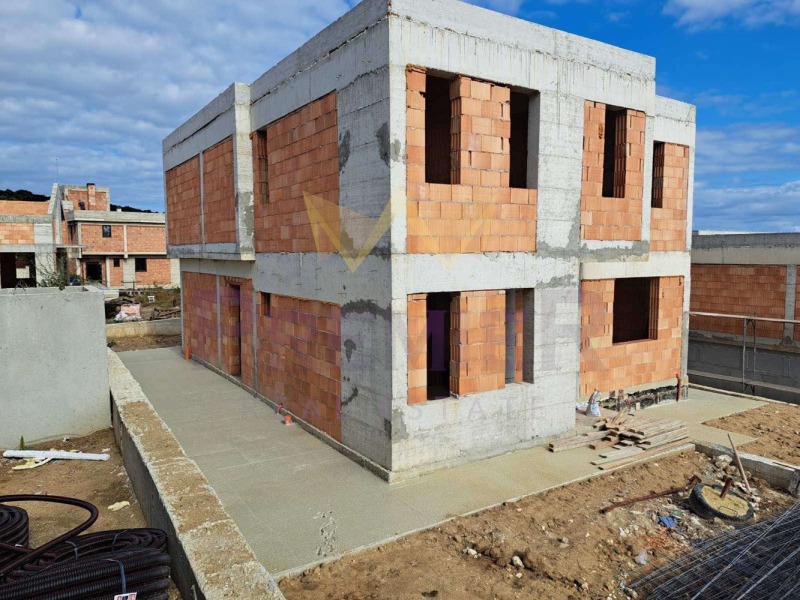 Продава КЪЩА, град Варна, Виница • 399000 € / 780376.17 лв. • 64902059 1