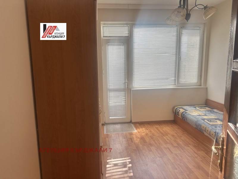 Продава 3-СТАЕН, гр. Кърджали, Център, снимка 4 - Апартаменти - 52909525