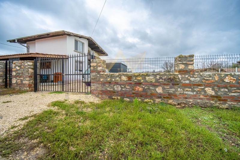 Продава КЪЩА, с. Гурково, област Добрич