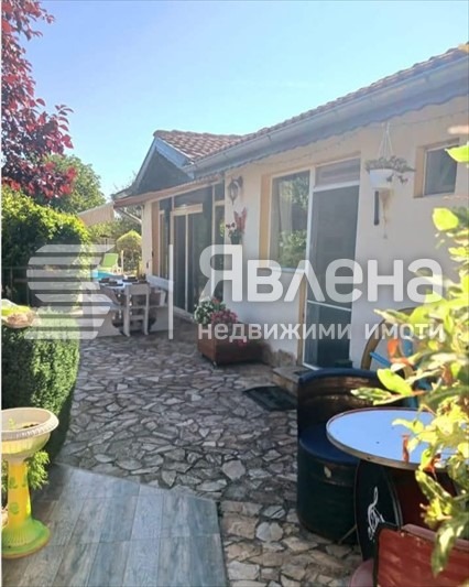 Продава КЪЩА, с. Соколово, област Добрич, снимка 2 - Къщи - 53169850