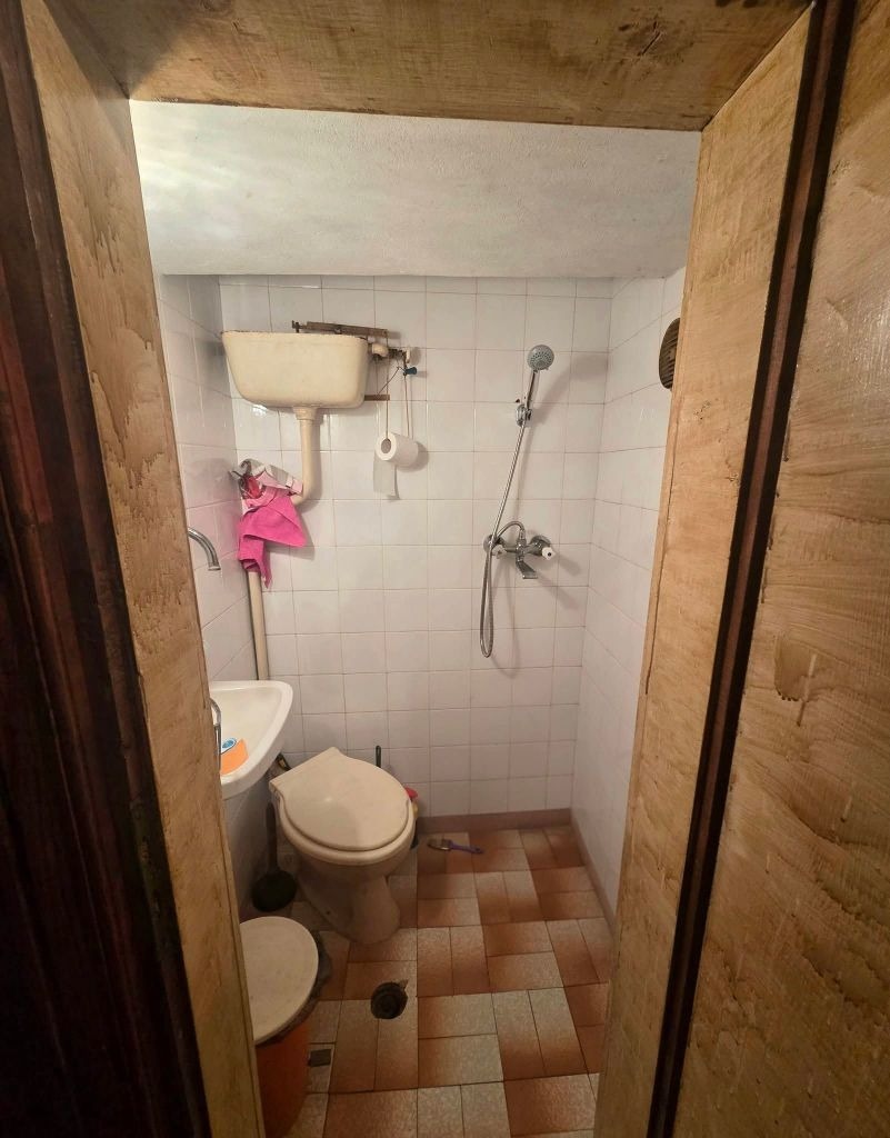 Продава ЕТАЖ ОТ КЪЩА, гр. Кюстендил, Могилата, снимка 5 - Етаж от къща - 56208748