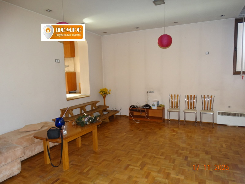 Продава ЕТАЖ ОТ КЪЩА, гр. Пазарджик, Център, снимка 4 - Етаж от къща - 52463122