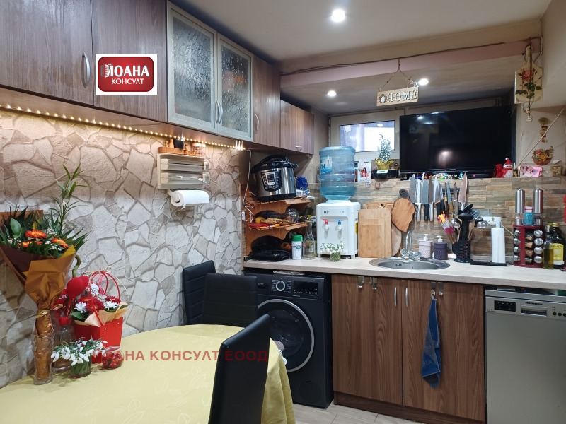 Продава ЕТАЖ ОТ КЪЩА в град Плевен, Идеален център - 70 кв.м / 72 300 € » 141 406.51 лв., ЙОАНА КОНСУЛТ ЕООД