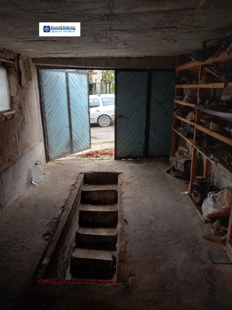 Продава КЪЩА, гр. Кюстендил, Бузлуджа, снимка 15 - Къщи - 52636630