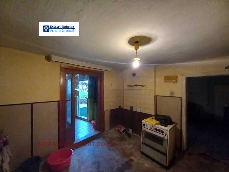 Продава КЪЩА, гр. Кюстендил, Бузлуджа, снимка 14 - Къщи - 52636630