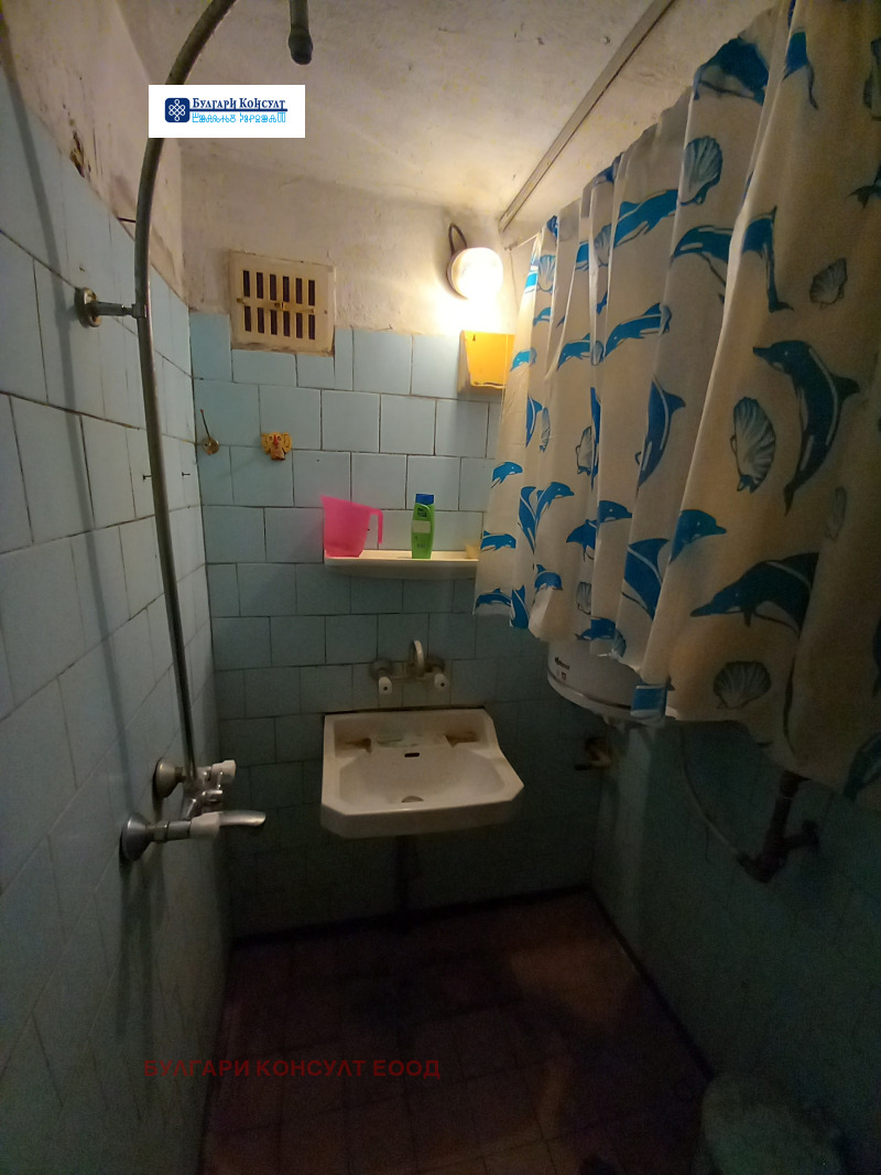 Продава КЪЩА, гр. Кюстендил, Бузлуджа, снимка 17 - Къщи - 52636630