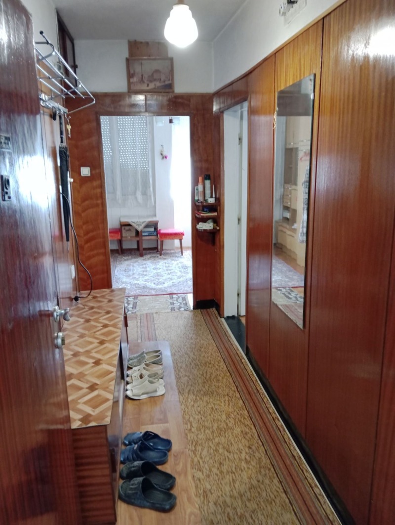 Продава МНОГОСТАЕН, гр. Шумен, Добруджански