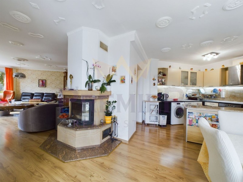 Продава КЪЩА, с. Осеново, област Варна, снимка 2 - Къщи - 52452503