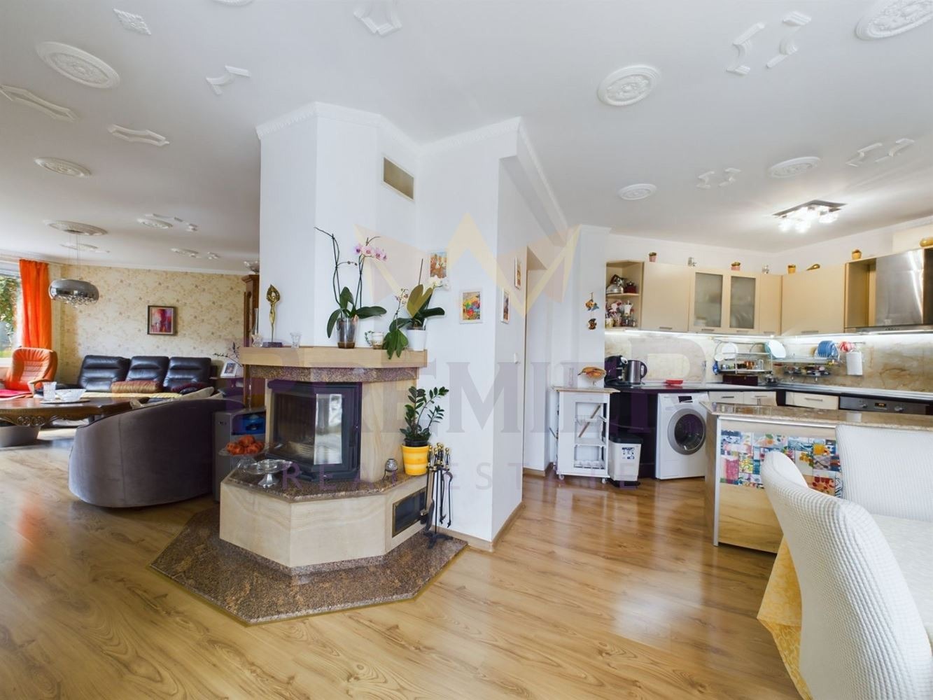 Продава КЪЩА, с. Осеново, област Варна, снимка 2 - Къщи - 52452503