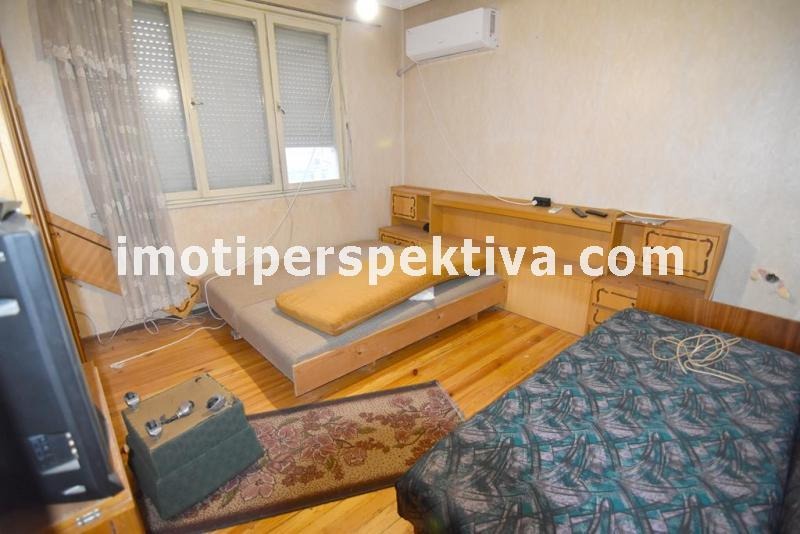 Продава ЕТАЖ ОТ КЪЩА, гр. Пловдив, Прослав, снимка 4 - Етаж от къща - 33024290