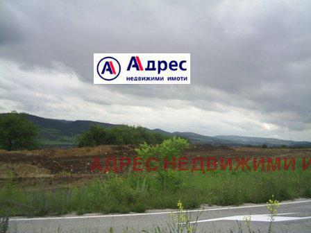 Продава  Парцел област Велико Търново , главен път Е85 , 6100 кв.м | 61950714