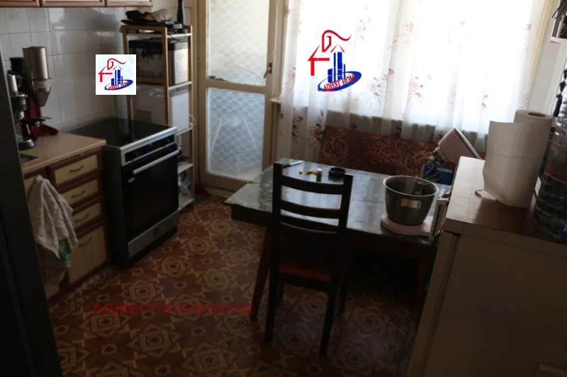 Продава  3-стаен град Шумен , Център , 94 кв.м | 22219438 - изображение [8]