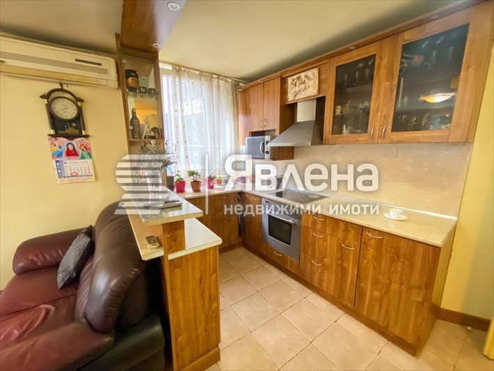 Продава  4-стаен град Варна , Център , 100 кв.м | 61789690