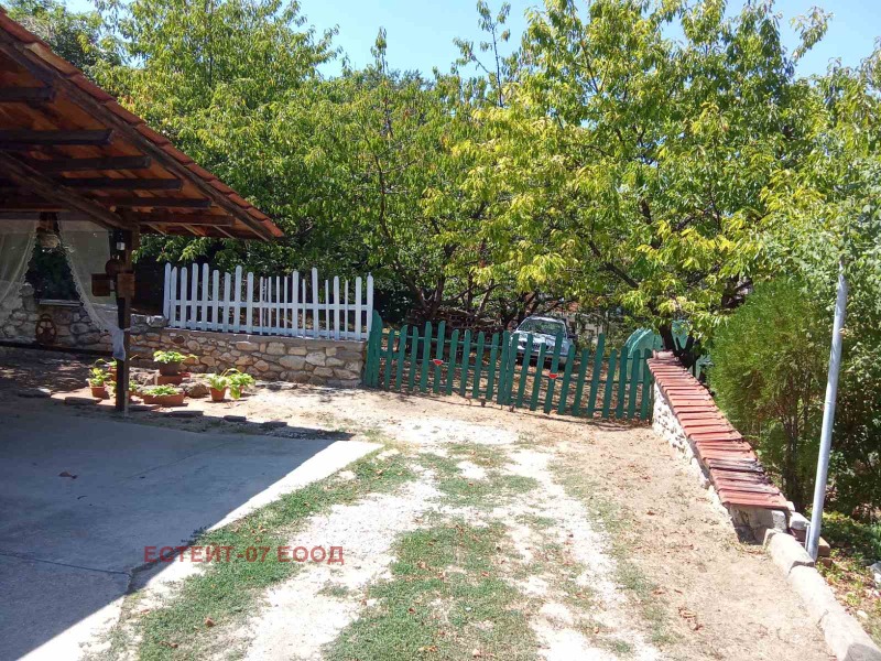 En venta  Casa región Plovdiv , Kuklen , 82 metros cuadrados | 97724132 - imagen [2]