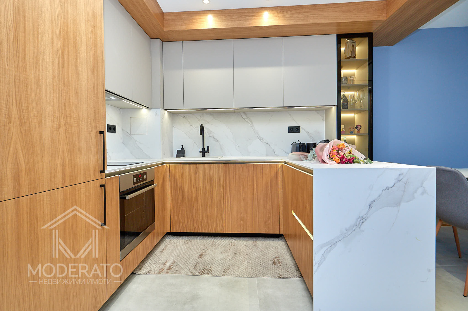 Продава МНОГОСТАЕН, гр. Бургас, Център, снимка 2 - Апартаменти - 54143042