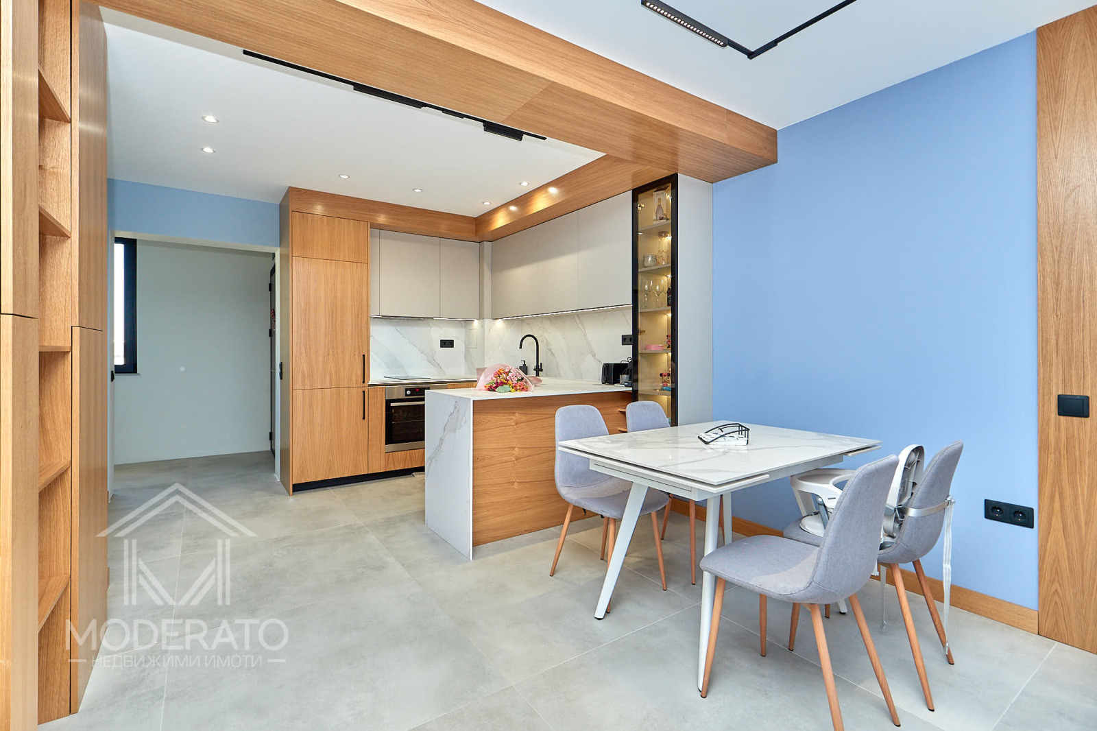 Продава МНОГОСТАЕН, гр. Бургас, Център, снимка 2 - Апартаменти - 54143042