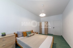 1 sypialnia Kajsiewa gradina, Warna