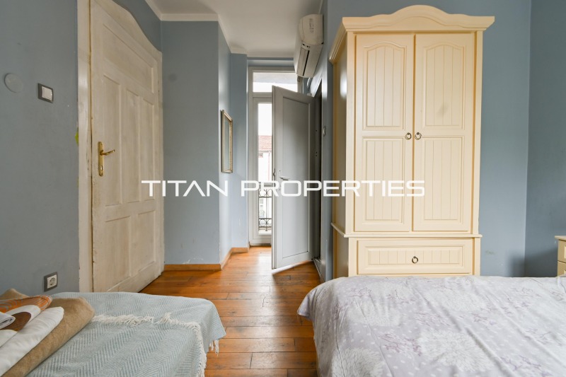 Продава КЪЩА, гр. София, Център, снимка 2 - Къщи - 52386894