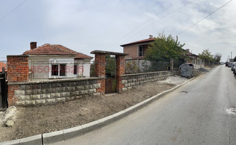 Продава КЪЩА, гр. Карнобат, област Бургас, снимка 2 - Къщи - 53237684