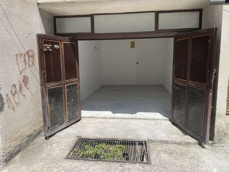 Продава  Гараж град Плевен , Идеален център , 22 кв.м | 77028929 - изображение [2]