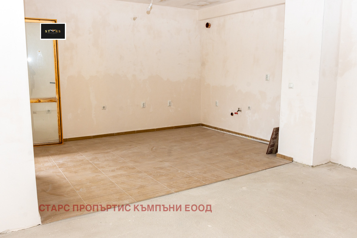 Продава 3-СТАЕН, гр. Варна, Център, снимка 2 - Апартаменти - 50240006