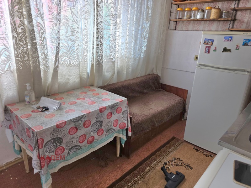 Продава  2-стаен град Кюстендил , Запад , 75 кв.м | 51848987 - изображение [12]