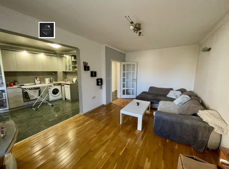 Продава 3-СТАЕН, гр. Пазарджик, Център, снимка 2 - Апартаменти - 52199810