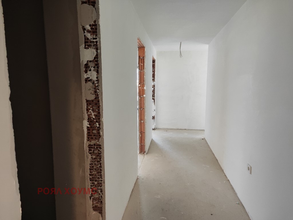 Продава МНОГОСТАЕН, гр. Бургас, Център, снимка 2 - Апартаменти - 51215197