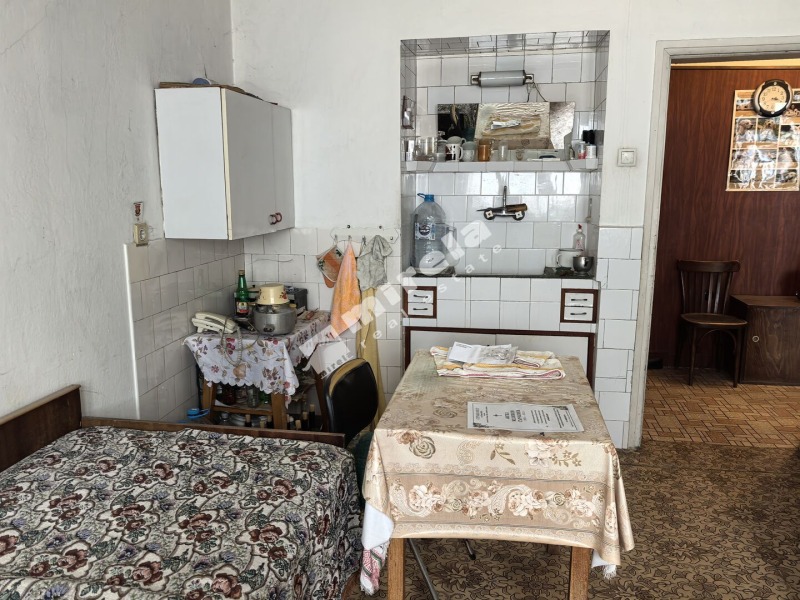 Продается  1 спальня Ямбол , Център , 65 кв.м | 31937896