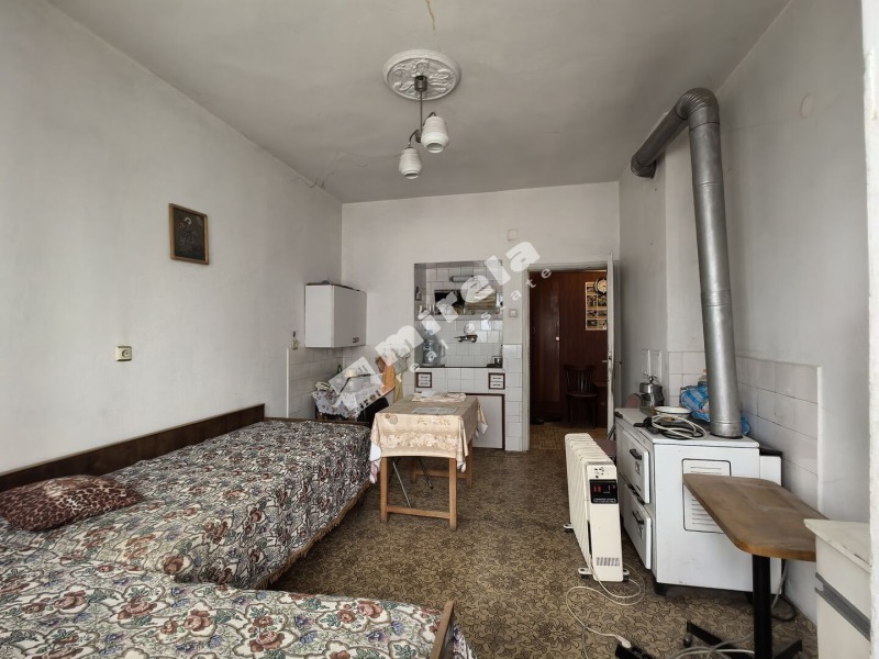 Продается  1 спальня Ямбол , Център , 65 кв.м | 31937896 - изображение [2]