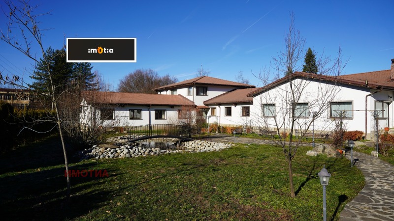 Продава ХОТЕЛ, гр. Априлци, област Ловеч