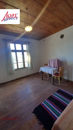 Casa Zlatna livada, región Stara Zagora 9