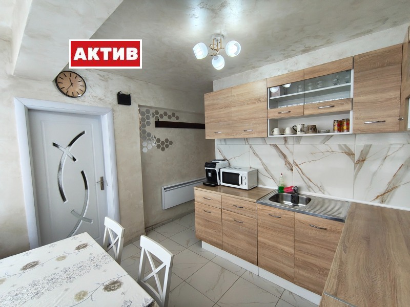 Продава 4-СТАЕН, гр. Търговище, Център