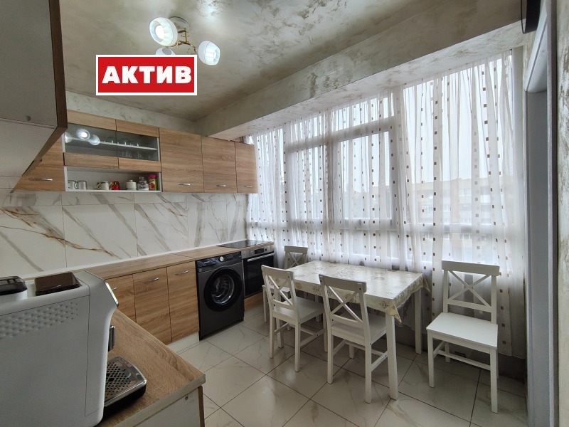 Продава 4-СТАЕН, гр. Търговище, Център, снимка 2 - Апартаменти - 53581123