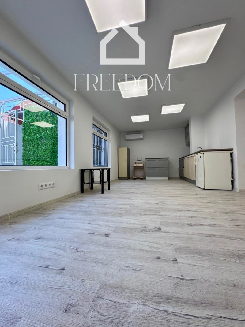 Продава ЛЕКАРСКИ КАБИНЕТ в град Варна, Център - 90 кв.м / 165 000 € » 322 711.95 лв., ФРИДОМ ВАРНА