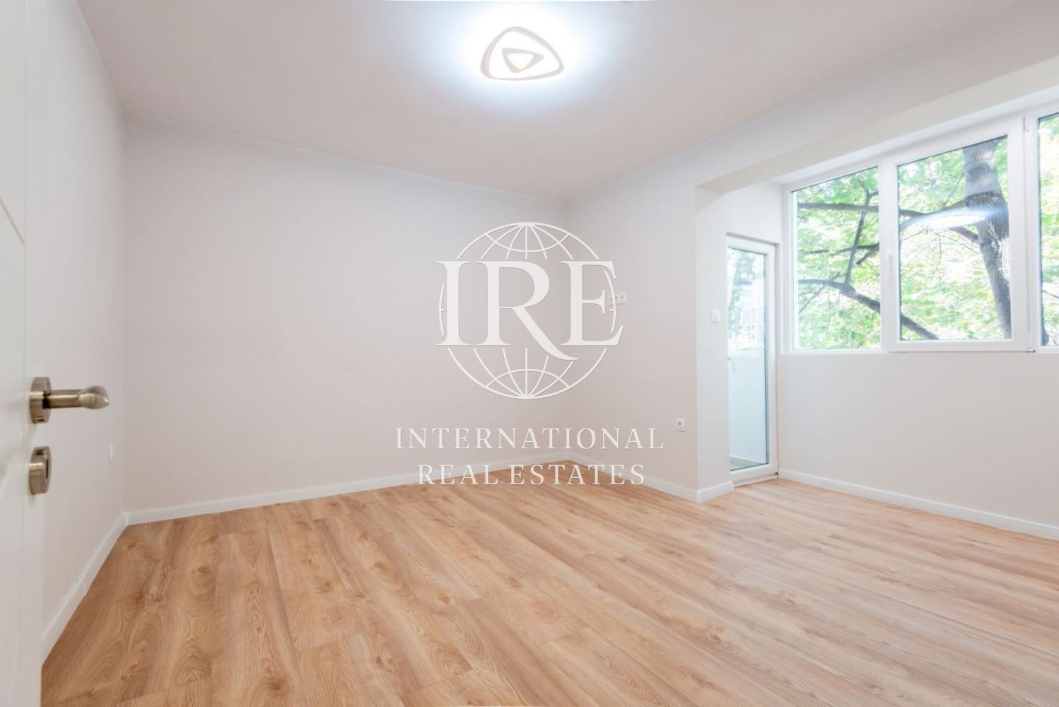 Продава 3-СТАЕН, гр. Варна, Спортна зала